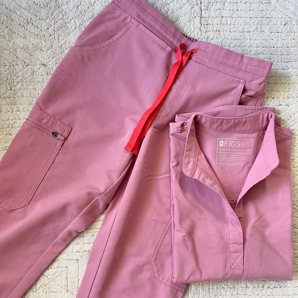 FIGS Scrub Set (Rafaela Top, Yola Pants)